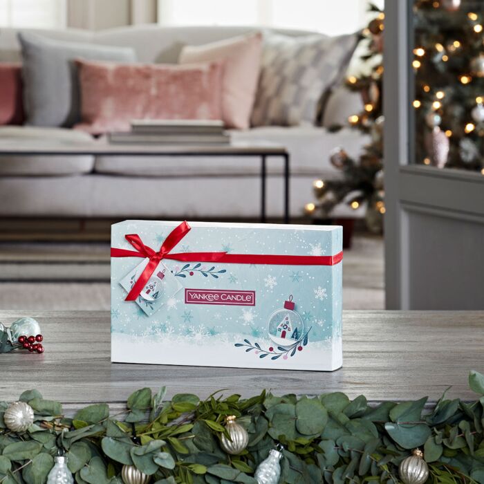 Yankee Candle - Snow Globe Wonderland Twelve Filled Votives Gift Set
